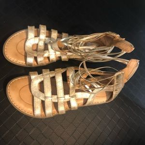 Born Sz 9M Gold Sandals